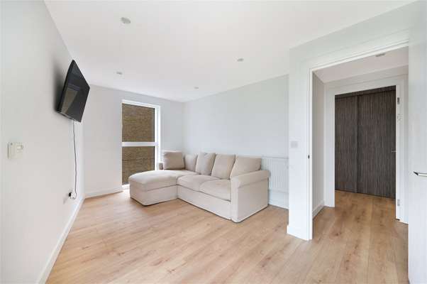 Flat Conington Road in Greater London