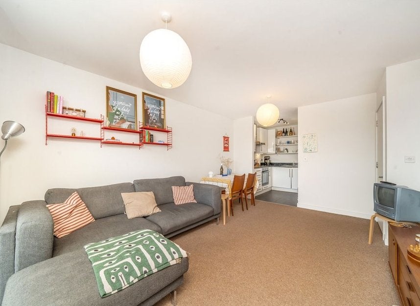 Flat Ash Grove in Greater London