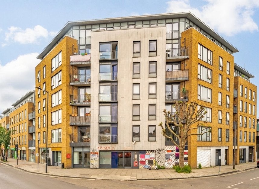 Flat Ash Grove in Greater London