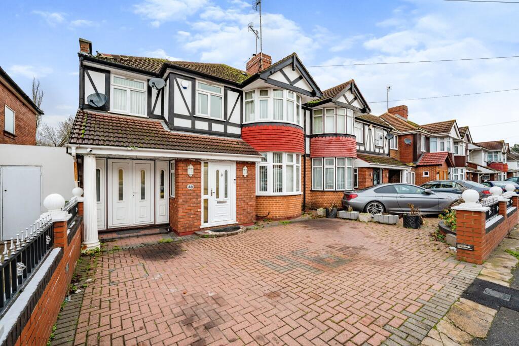 House Delamere Road in Greater London