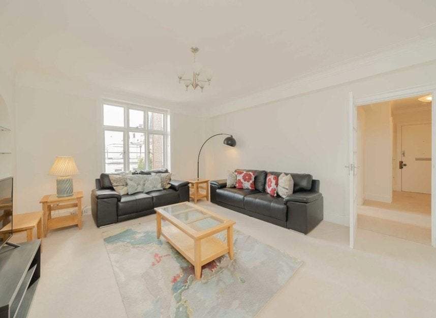 Flat Chesterfield Gardens in London