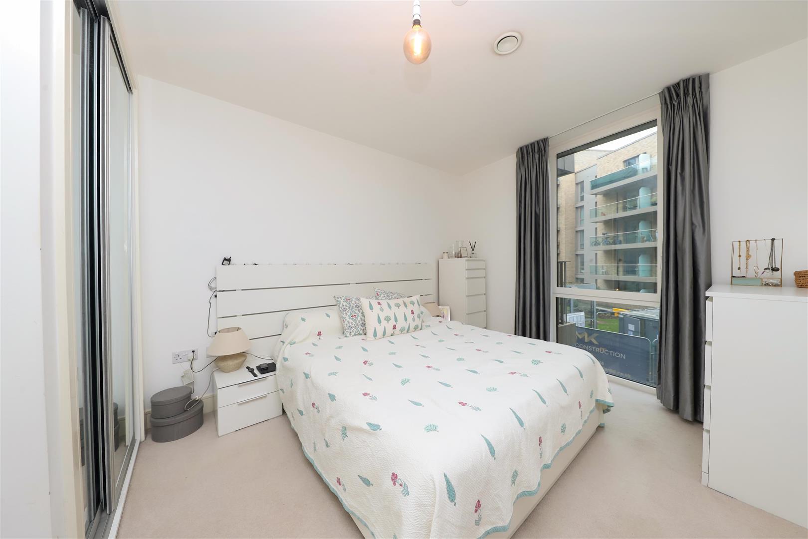 Flat Garnet Place in Greater London