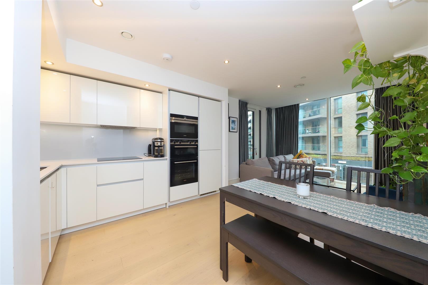 Flat Garnet Place in Greater London