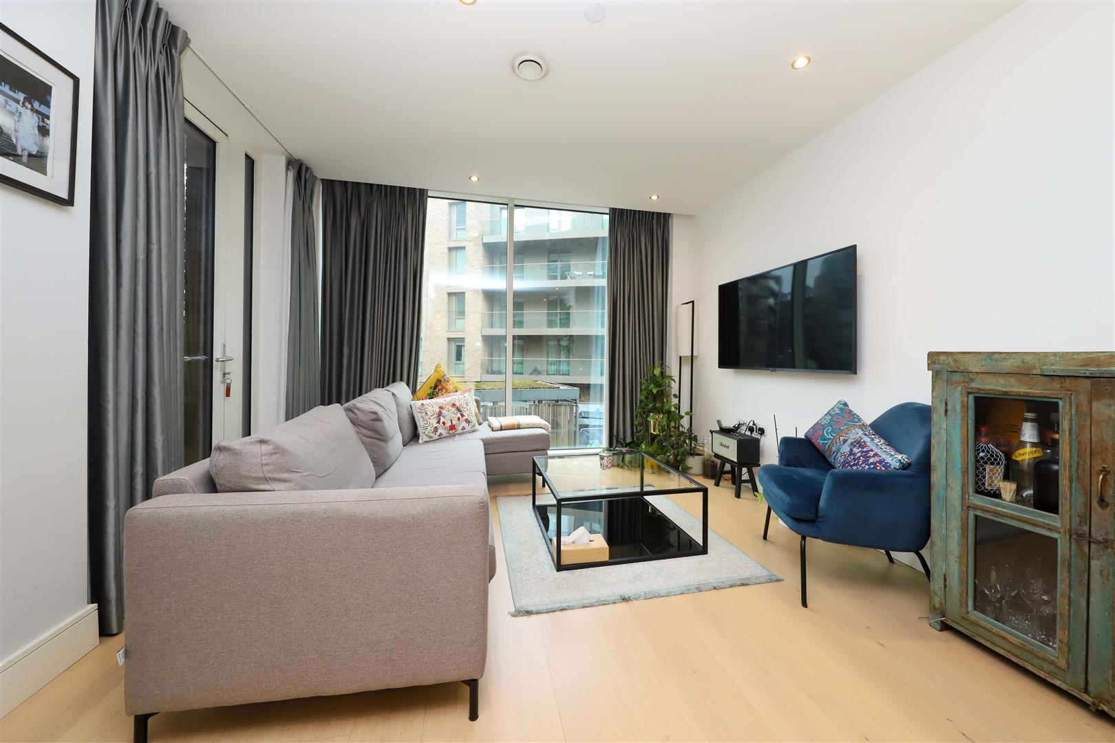 Flat Garnet Place in Greater London