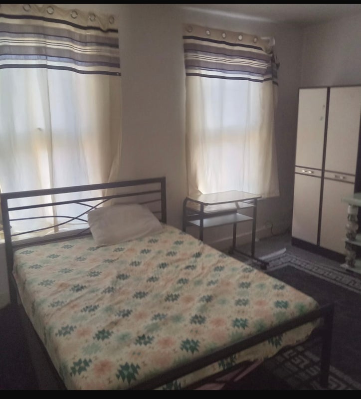 Room Rixsen Road in Greater London