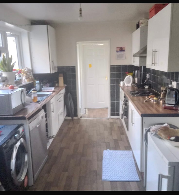Room Rixsen Road in Greater London