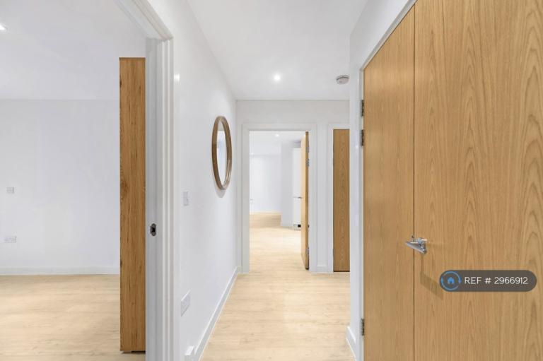 Flat Howard Road in Greater London