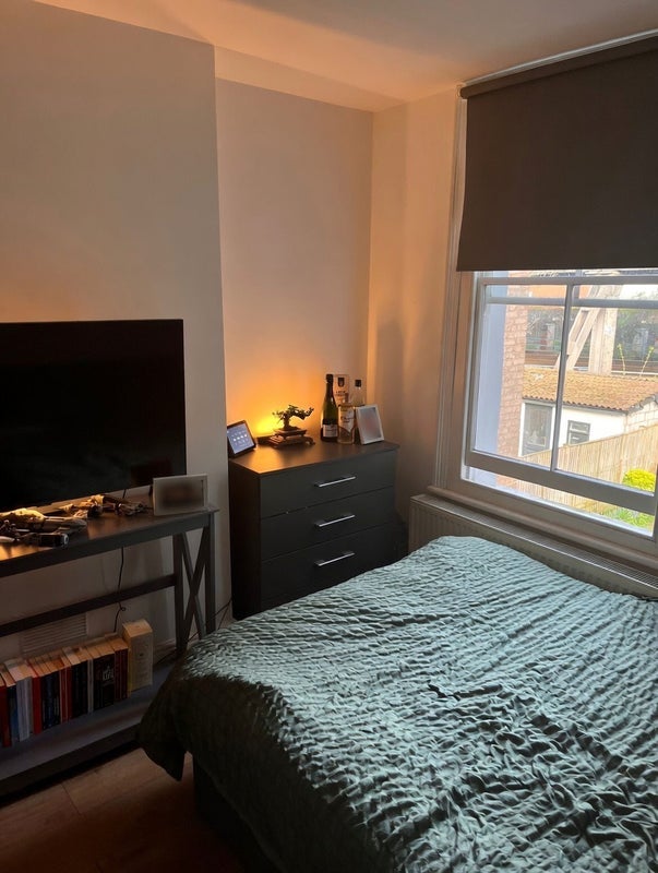 Room Eversleigh Road in Greater London
