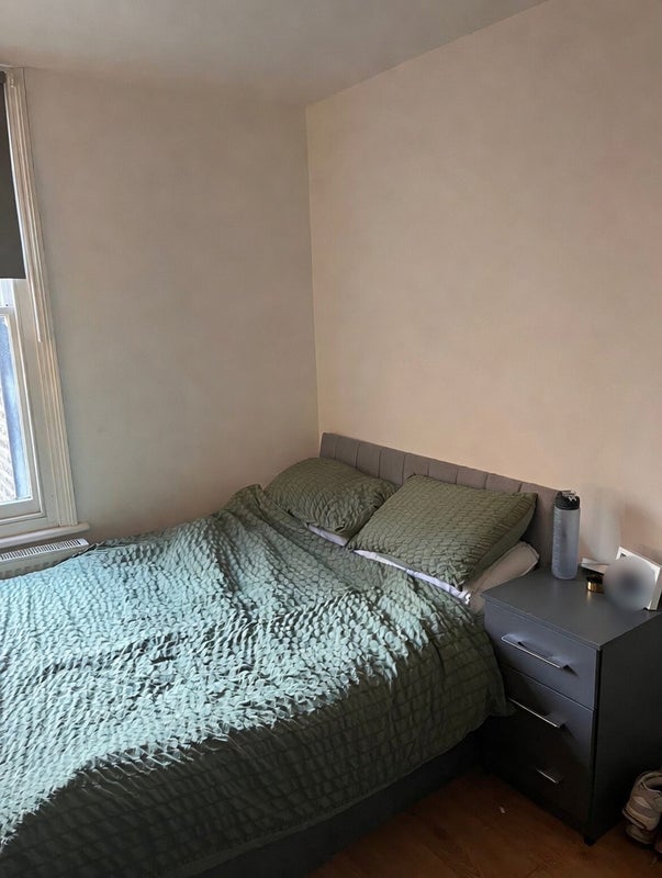 Room Eversleigh Road in Greater London