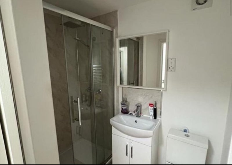 Room Eversleigh Road in Greater London