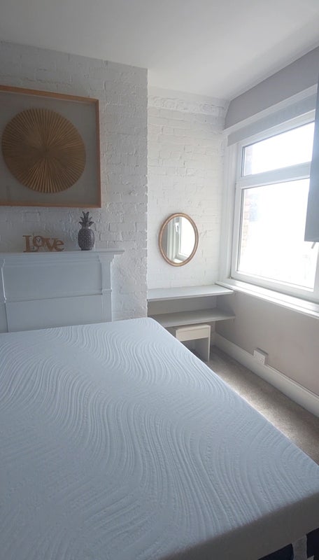 Room Poole Road in Poole