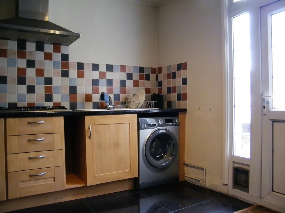 Flat Coombe Road in Greater London