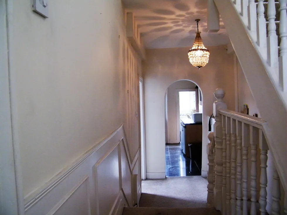 Flat Coombe Road in Greater London