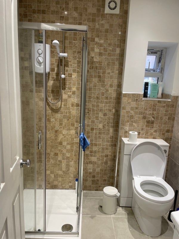 Room Mayfield Road in Greater London