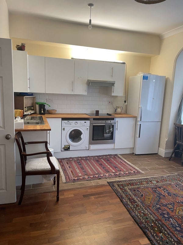 Room Mayfield Road in Greater London