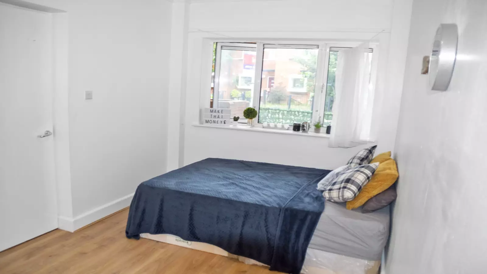 Room Parry Road in City of Westminster