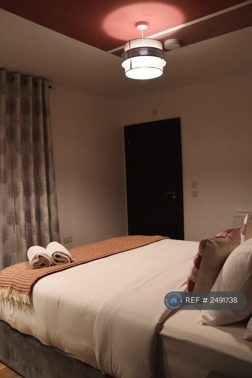 Flat Caxton Road in Greater London
