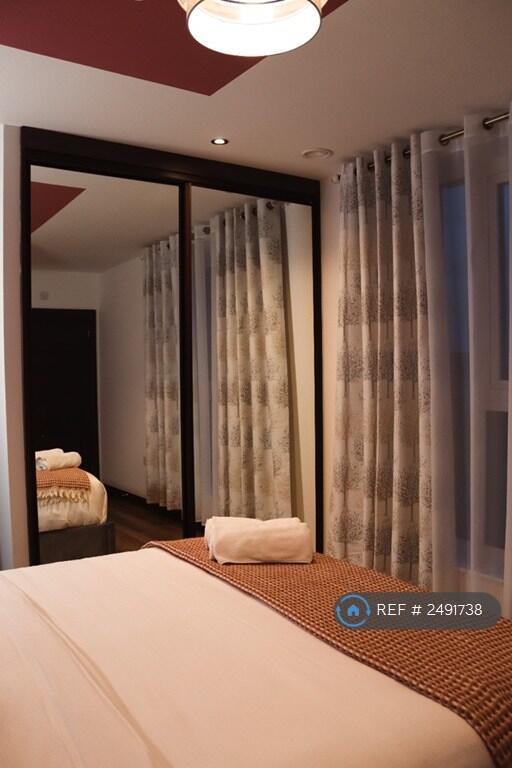 Flat Caxton Road in Greater London