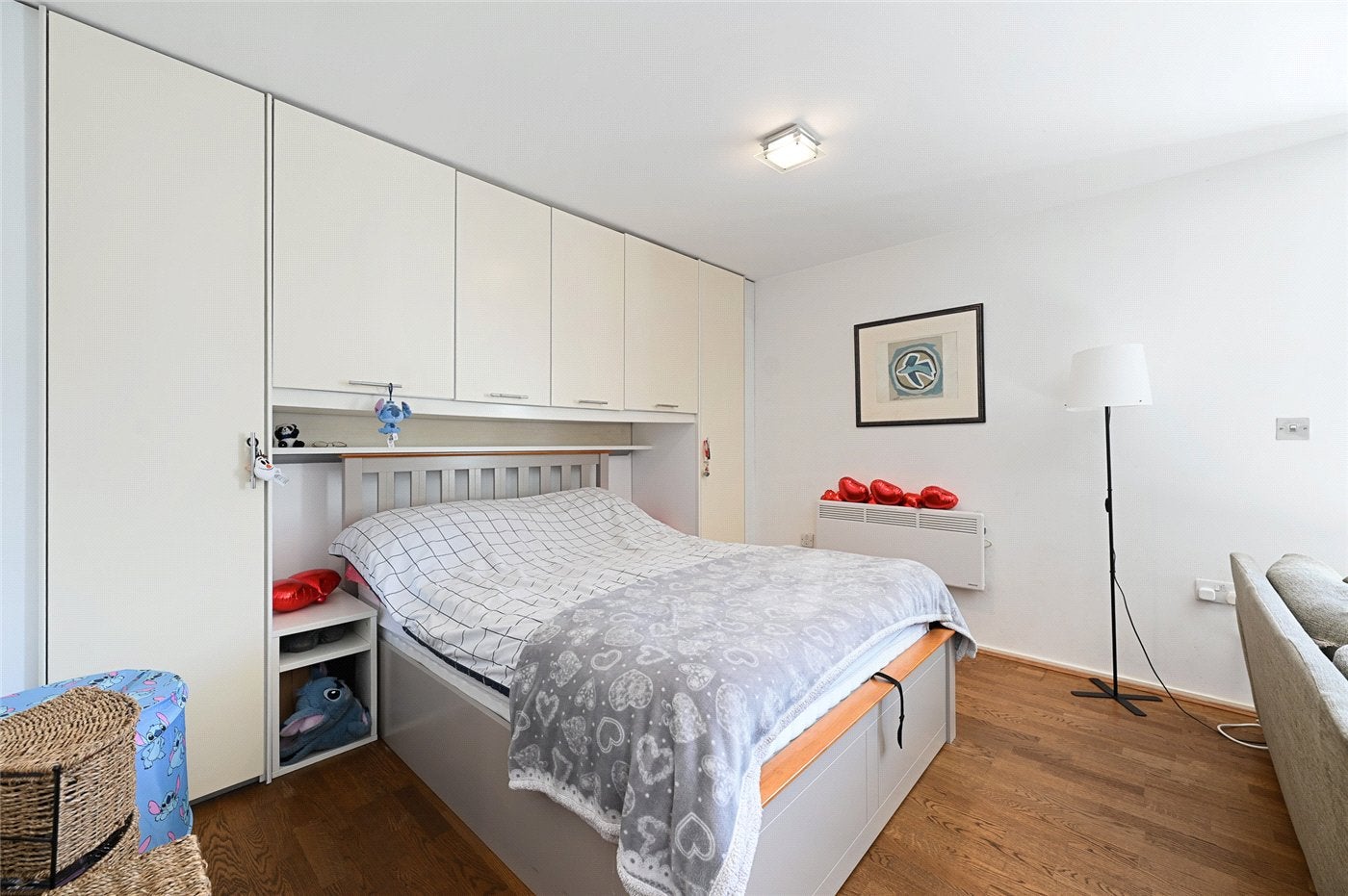 Flat Samels Court in Greater London