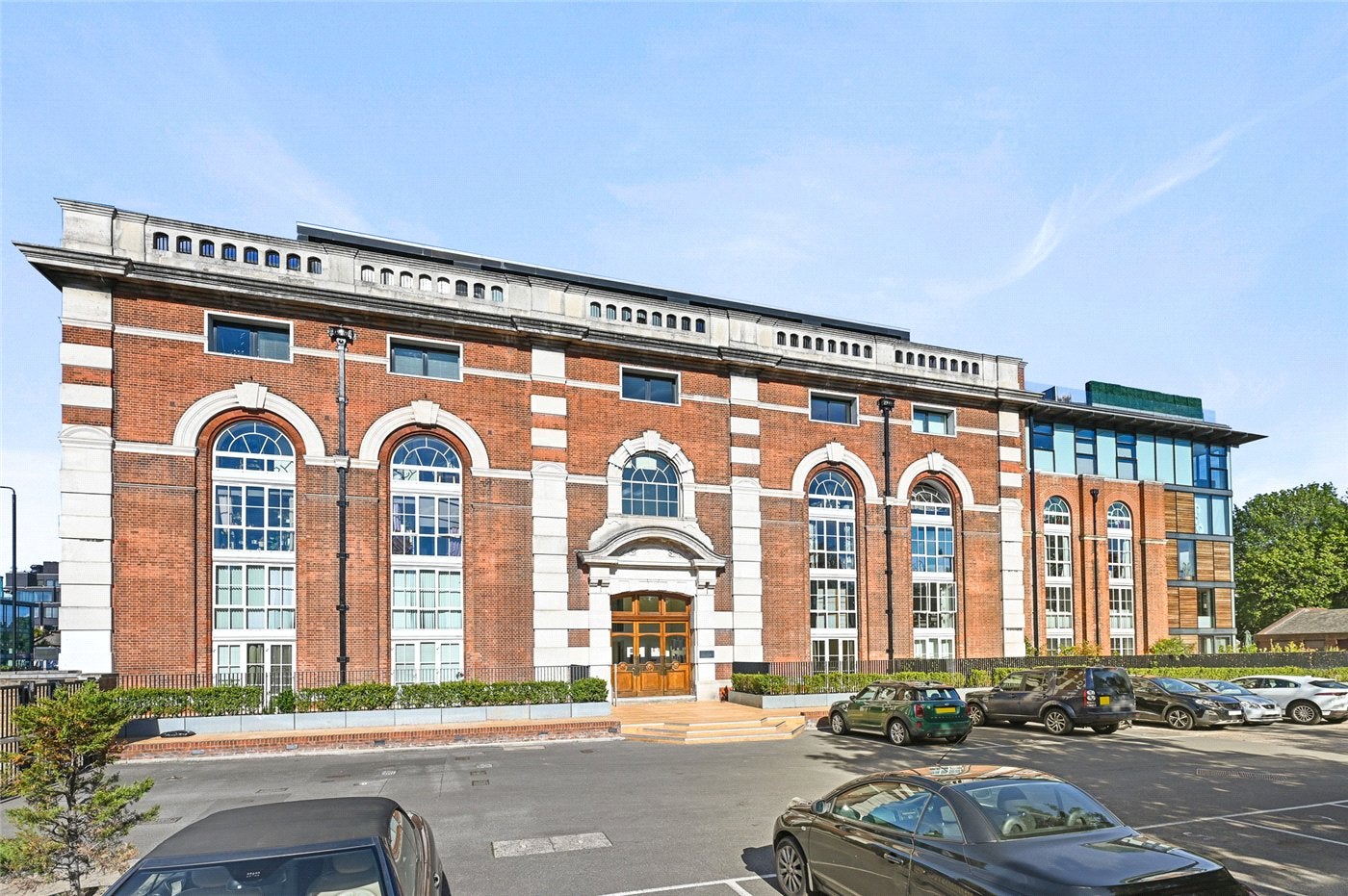 Flat Samels Court in Greater London