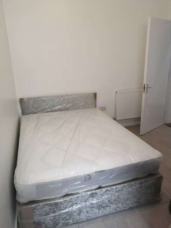 Room Talworth Street in Cardiff