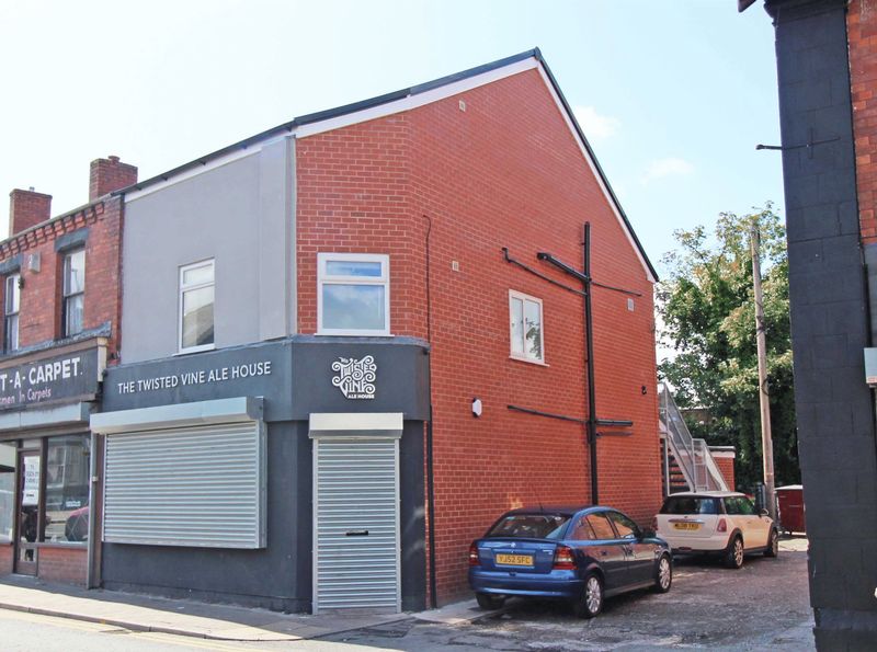 Flat Wigan Road in Ashton-in-Makerfield