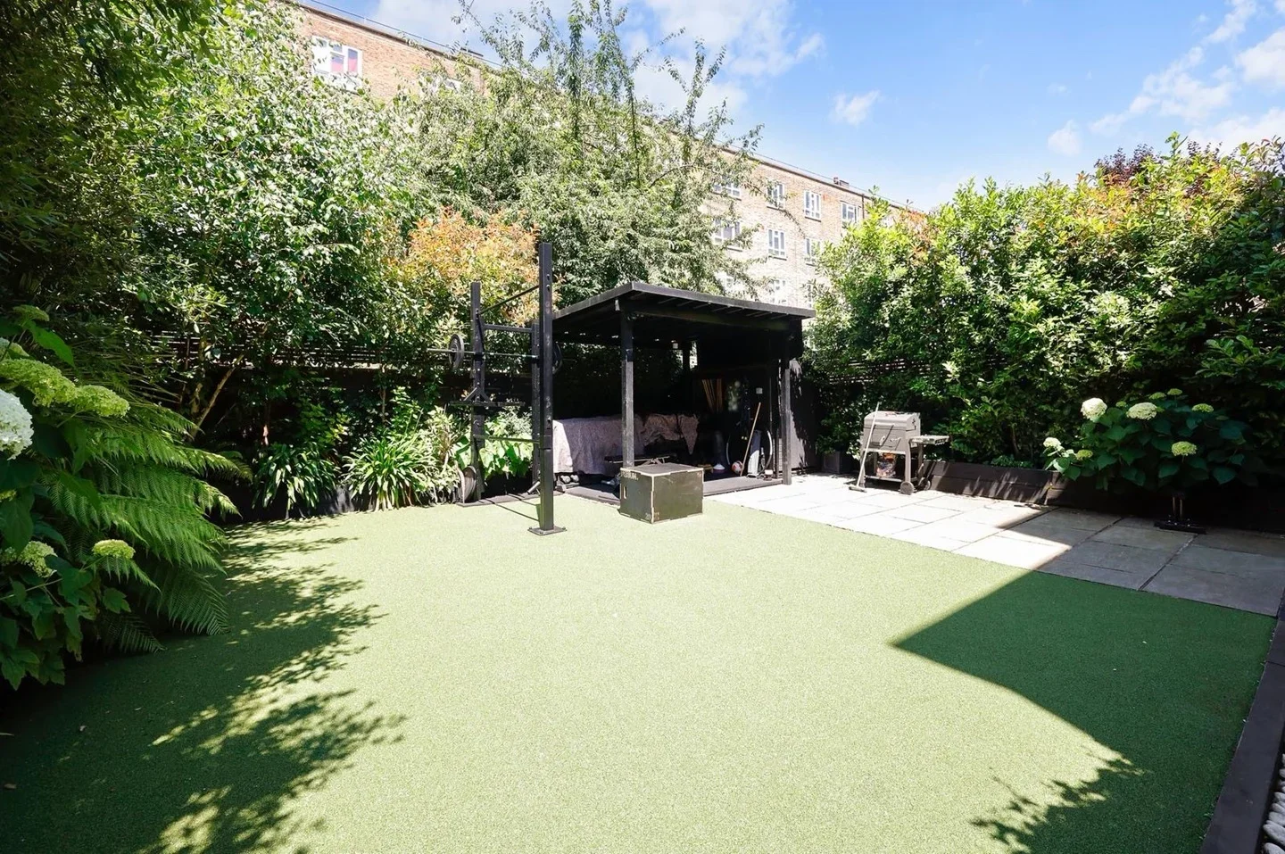 Flat Brunswick Place in Greater London