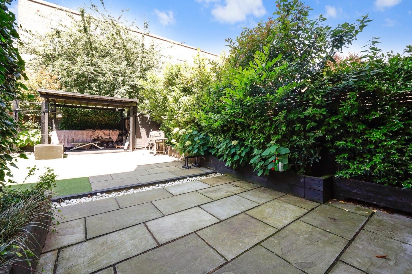 Flat Brunswick Place in Greater London