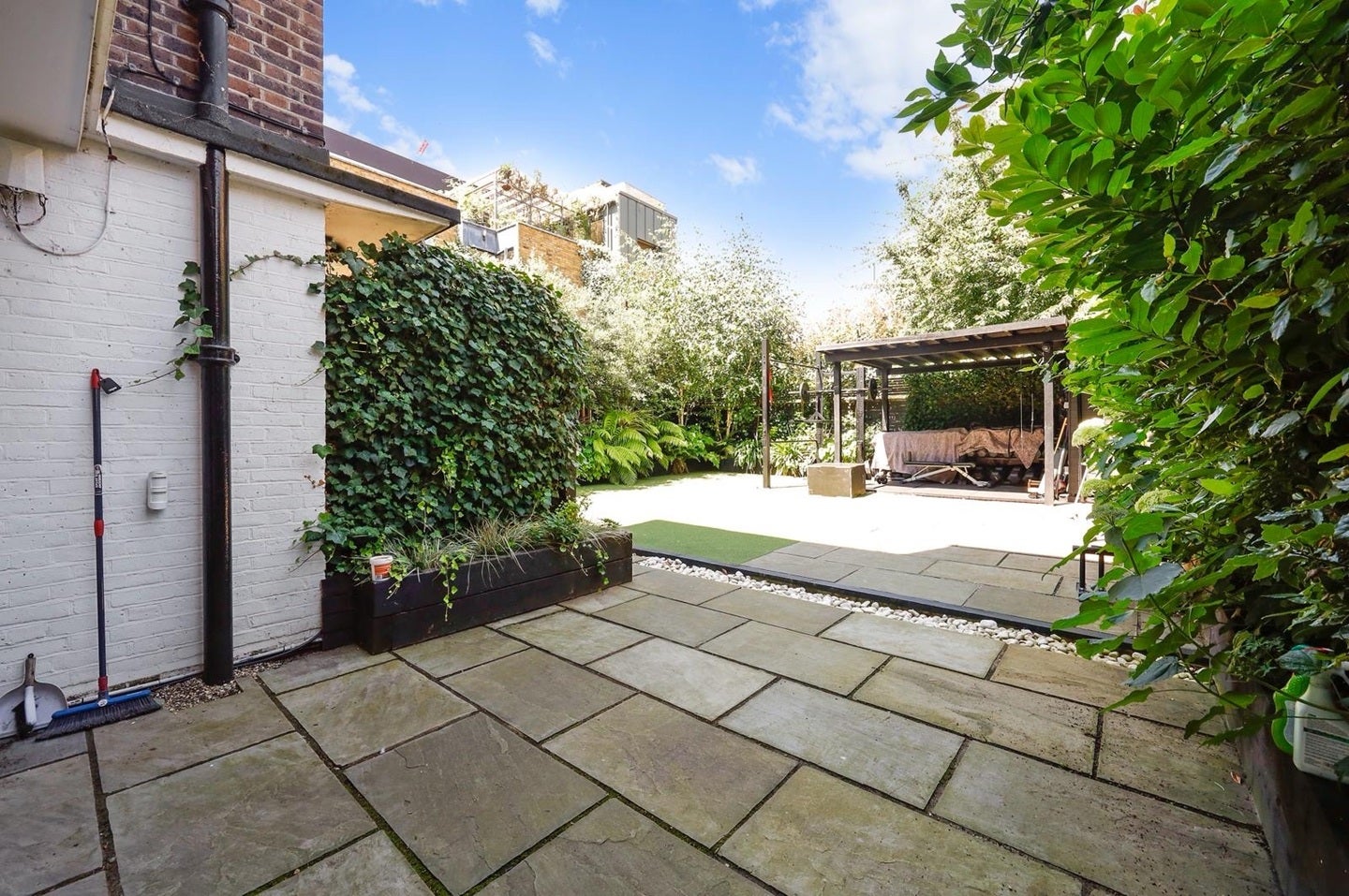 Flat Brunswick Place in Greater London
