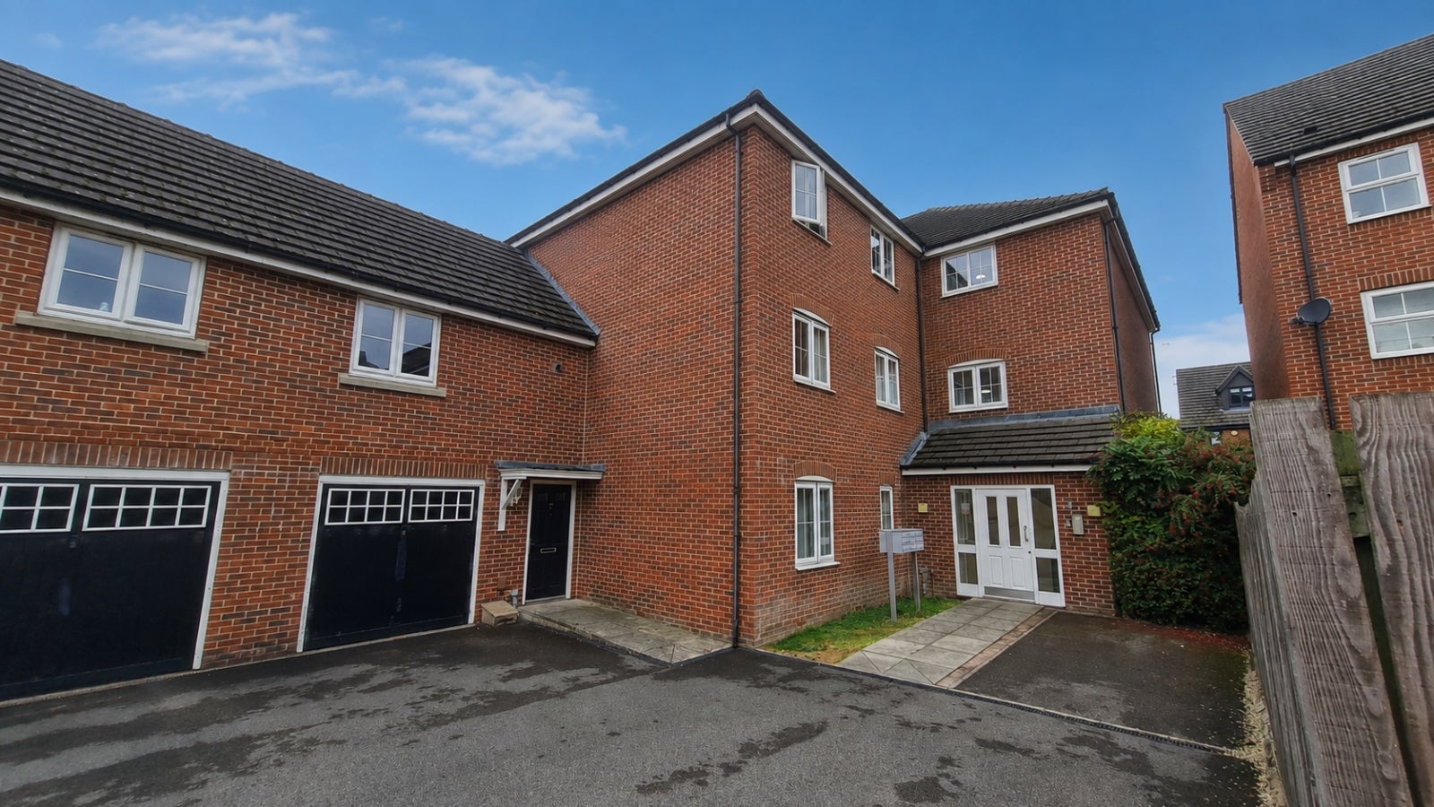Flat Fenton Place in Leeds