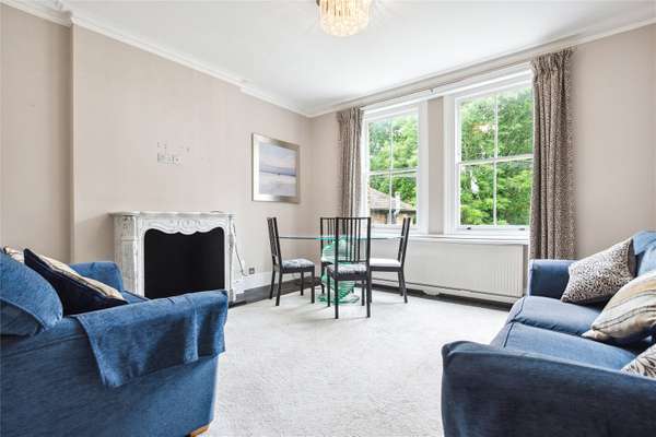 Flat Blakesley Avenue in Greater London