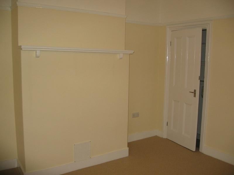 Flat Egmont Road in Greater London