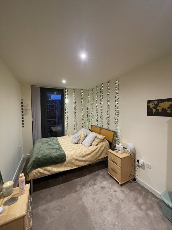 Flat Kelso Place in Manchester