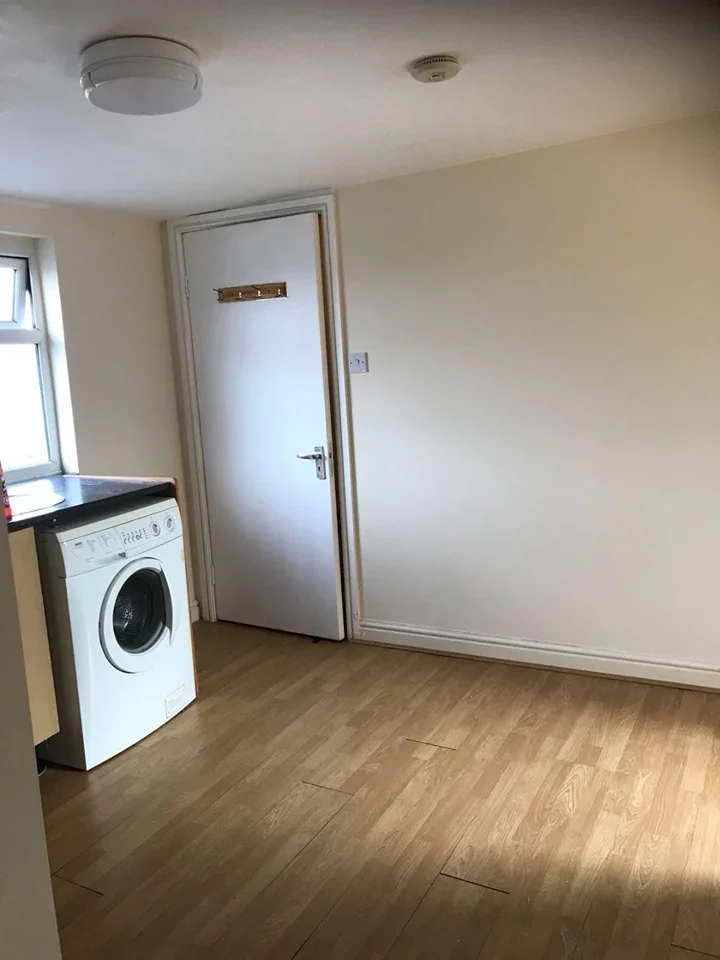 Flat Dowlas Street in Greater London