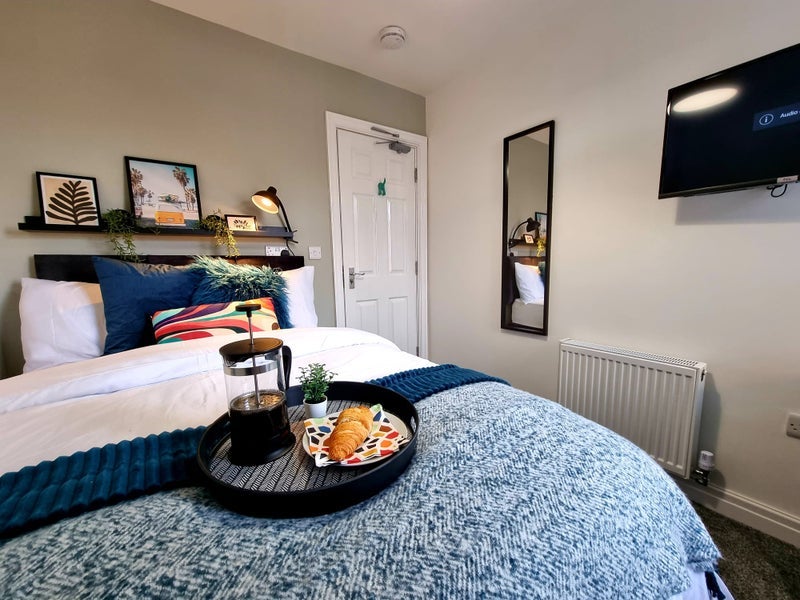 Room Victor Avenue in Bury