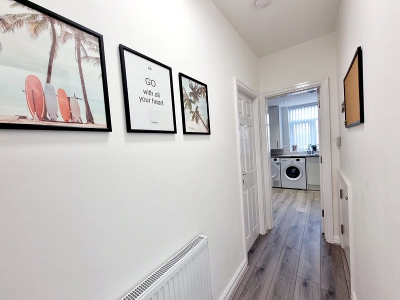 Room Victor Avenue in Bury