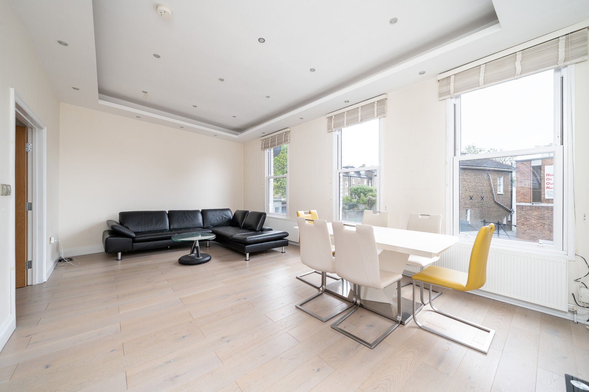 Flat Askew Road in Greater London