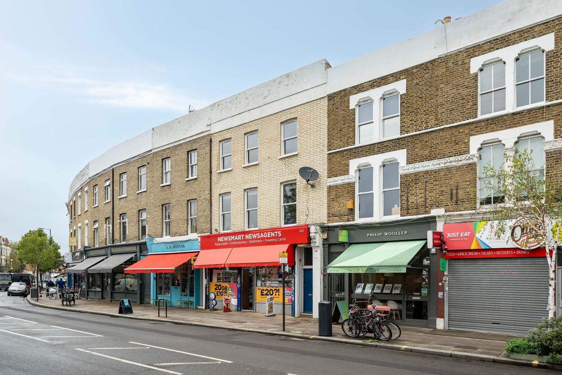 Flat Askew Road in Greater London