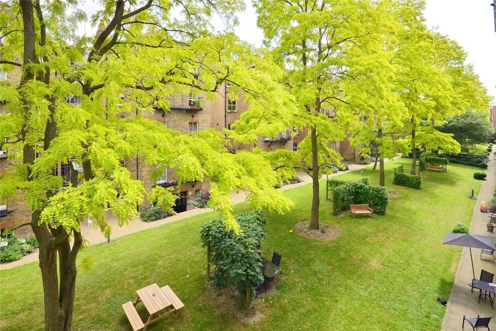 Flat Wymering Road in City of Westminster