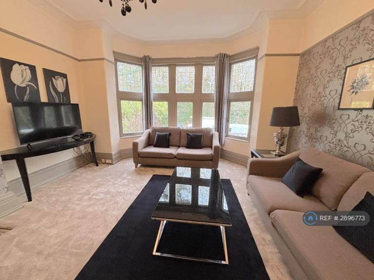 Flat Harlow Moor Drive in Harrogate