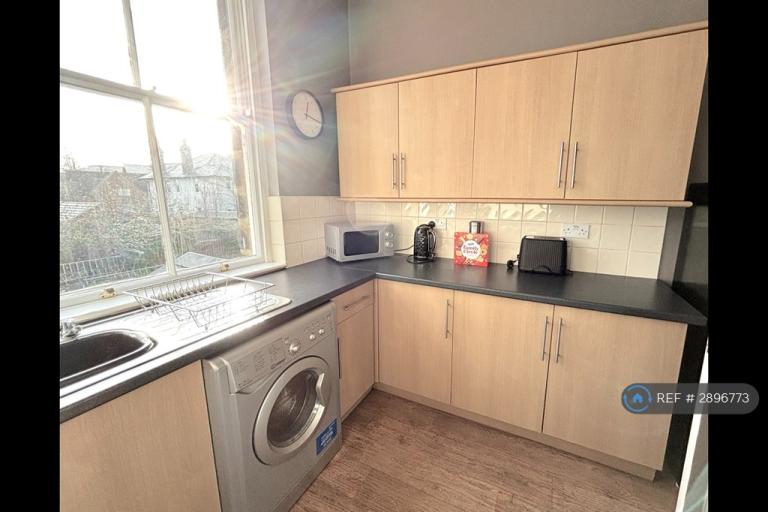 Flat Harlow Moor Drive in Harrogate
