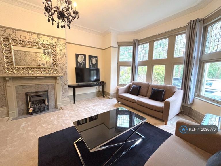 Flat Harlow Moor Drive in Harrogate