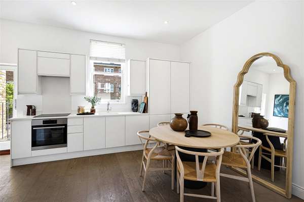 Flat Hetley Road in Greater London