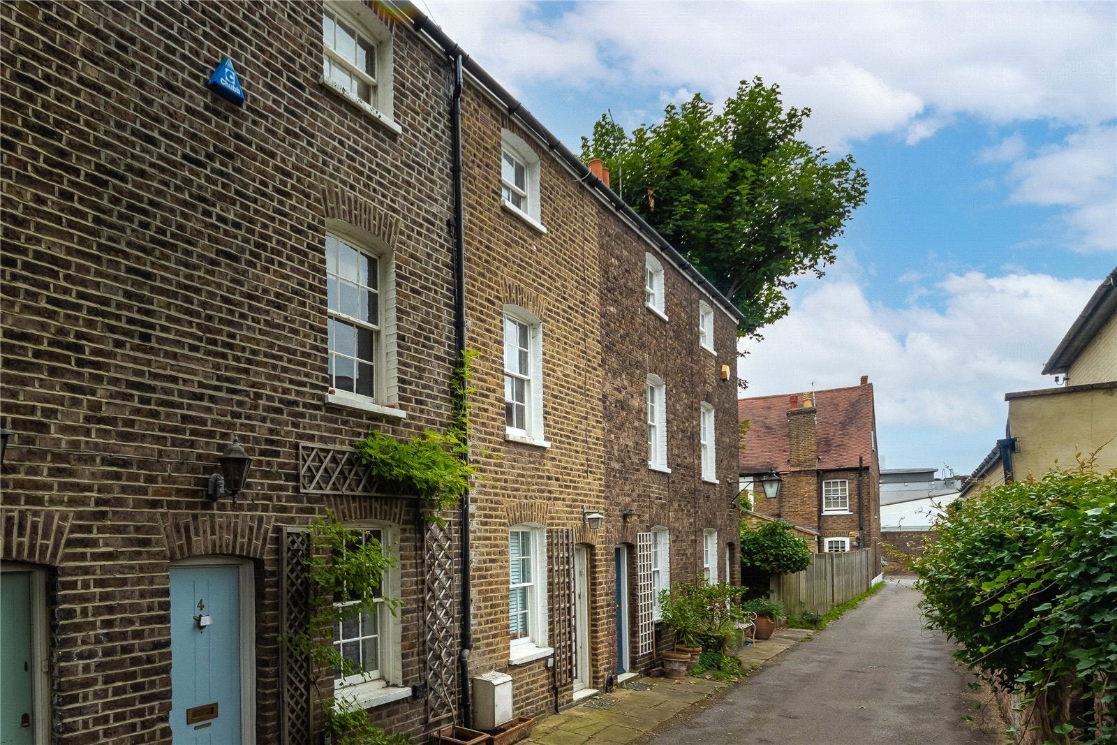 House Gloucester Court in Greater London