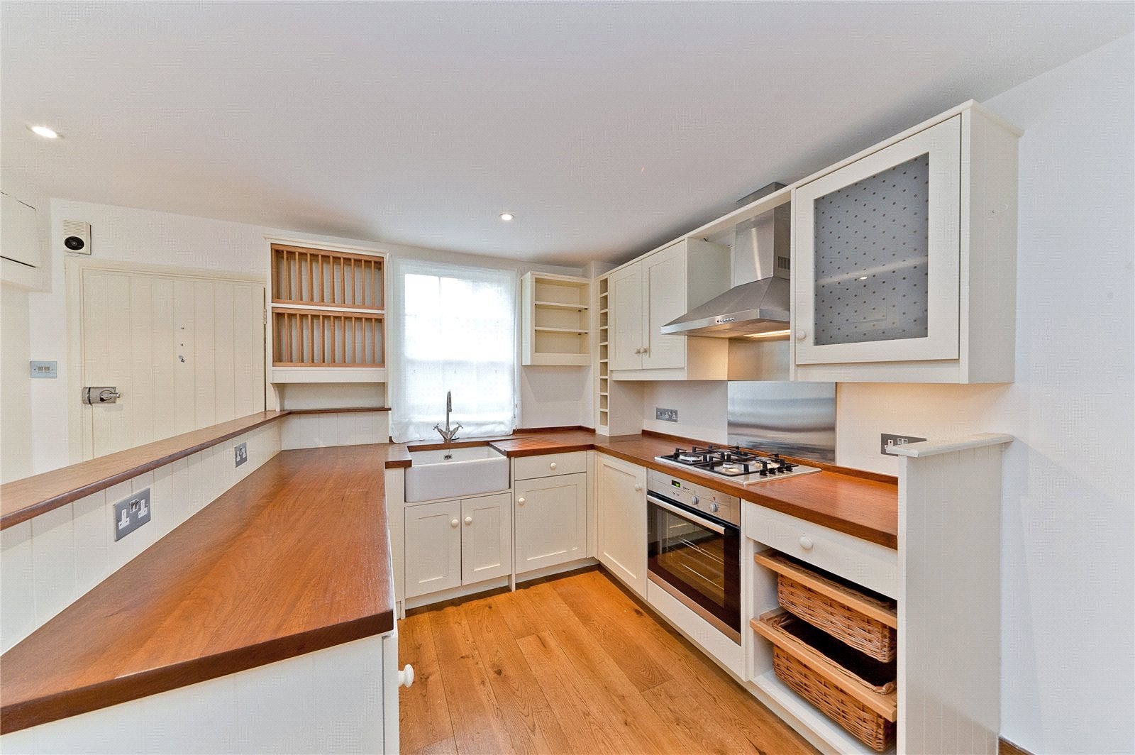 House Gloucester Court in Greater London