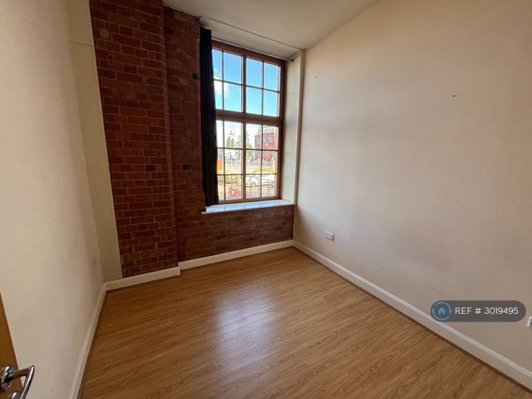 Flat Junior Street in Leicester