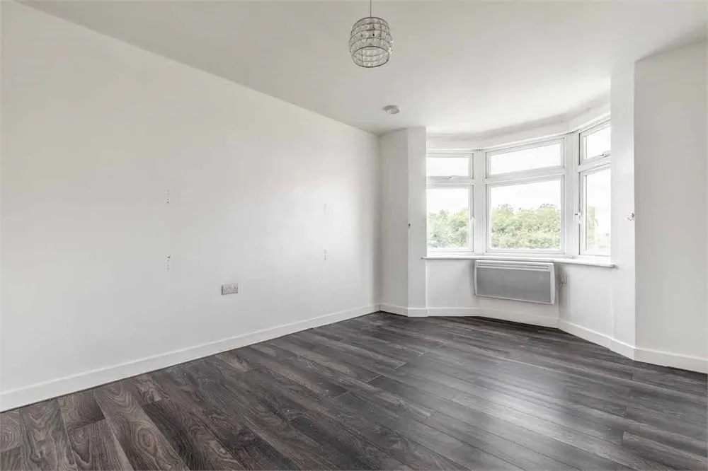 Flat London Road in Slough