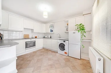 Flat Augustus Road in Greater London