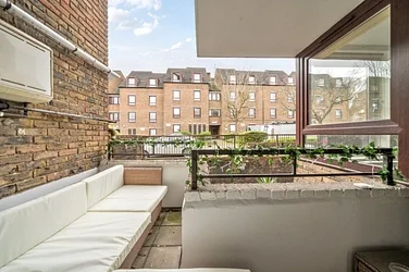 Flat Augustus Road in Greater London