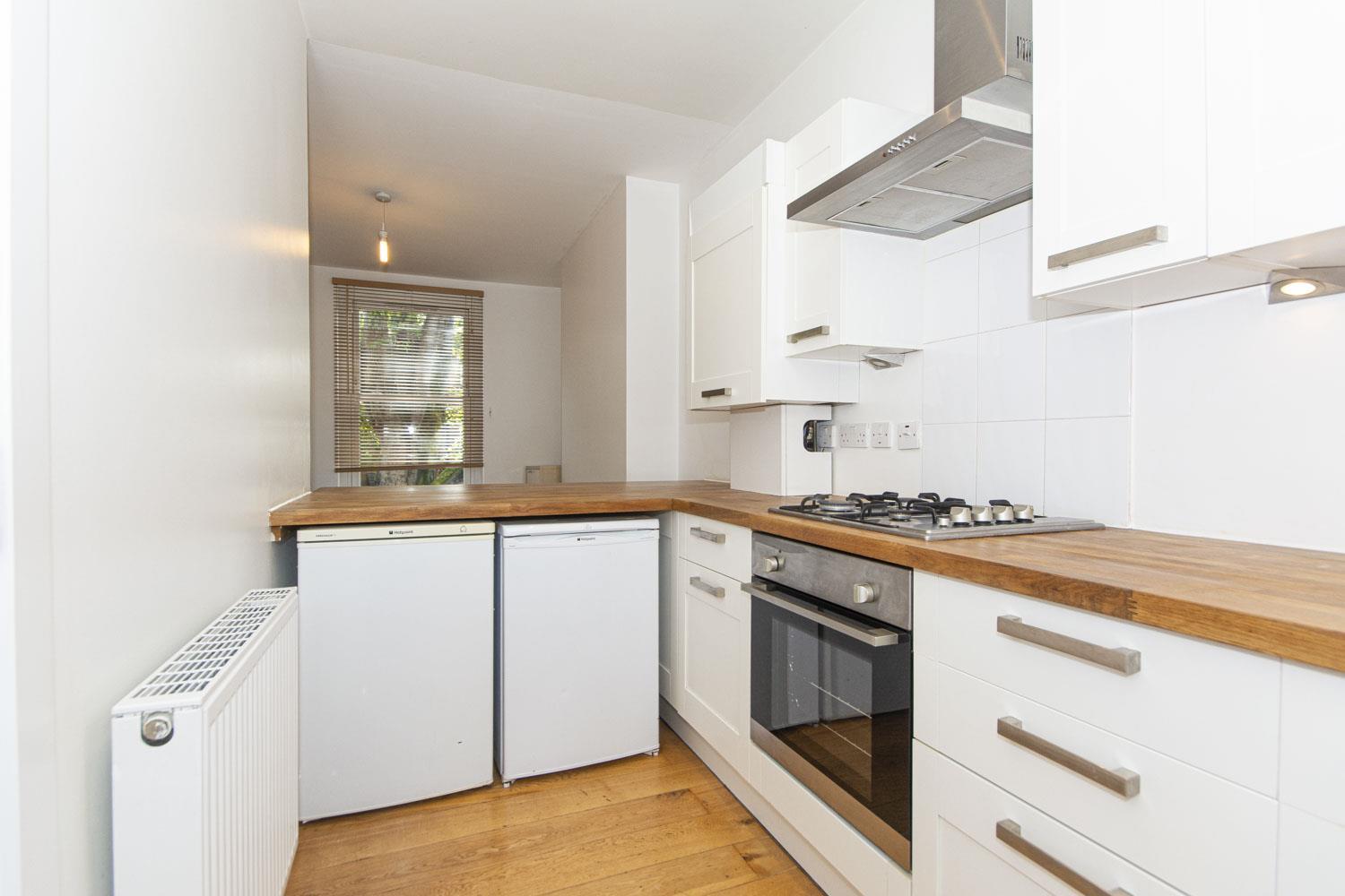 Flat Browning Street in Greater London